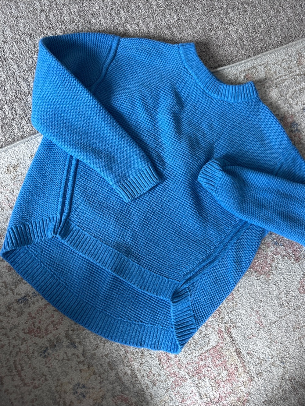 Banana Republic women’s S Bright Blue Crewneck Knit Sweater. High low.